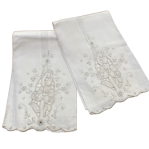 Vintage BC Linens Beautiful Cutwork Guest Towels Set of 2 White Cotton Floral - Picture 1 of 11